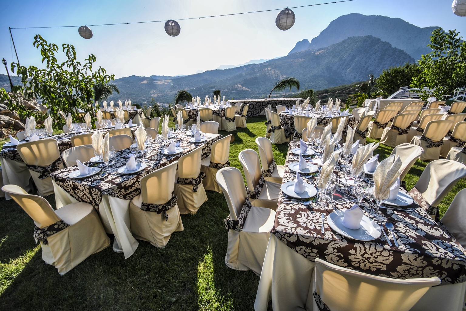 Banquetes y celebraciones de eventos familiares y profesionales en los Jardines de Cortijo Las Monjas, en Periana, Alta Axarquía, provincia de Málaga, Andalucía