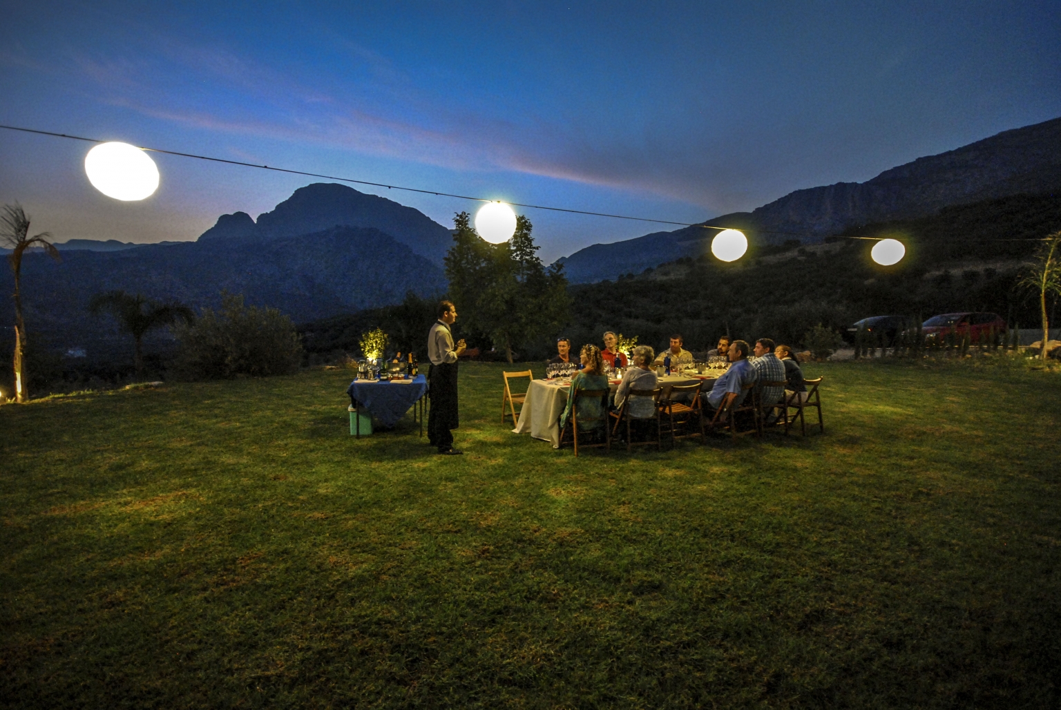 Jardines de Cortijo Las Monjas. Cena Maridaje con vinos de la tierra de Málaga, Axarquía. Interior de la Costa del Sol.