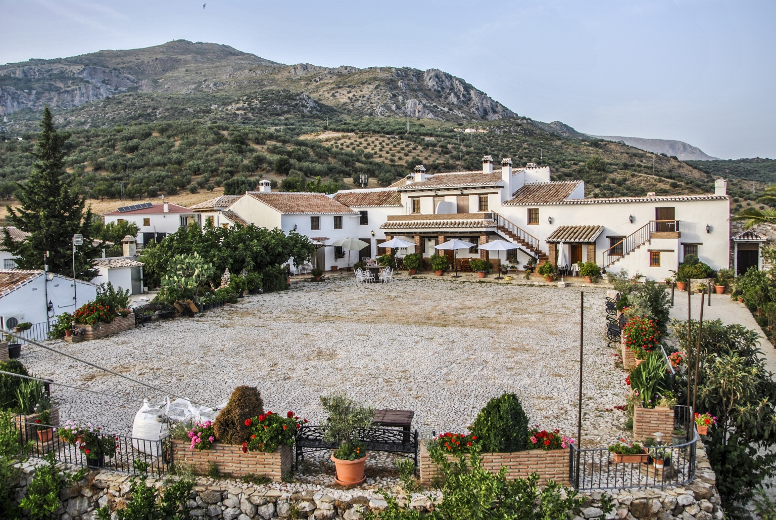 Era del Cortijo Las Monjas, sitio utilizado para trillar, separando el grano de la paja, y así poder tener sustento para los animales, hacer harina y vender el excendente. Alta Axarquía, Alfarnatejo, Málaga. Costa del Sol Interior