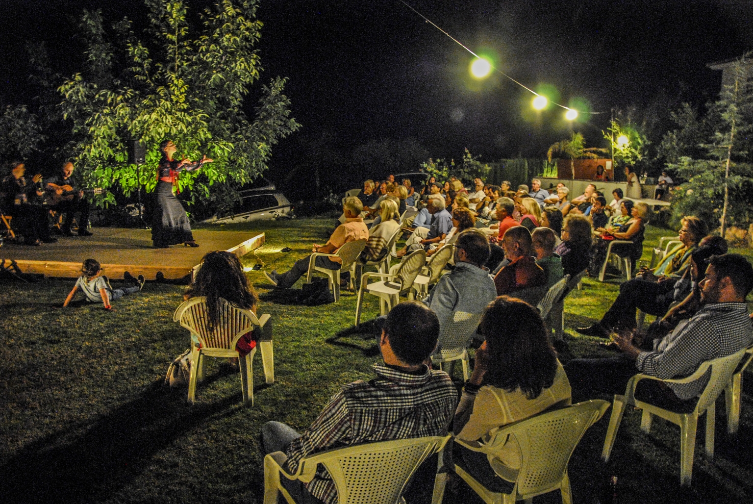 Aina Núñez Riera, Aina Núñez es bailaora, pedagoga, artista visual y documentalista de primer nivel, en los Jardines de Cortijo Las Monjas, Axarquía, Málaga, Andalucía