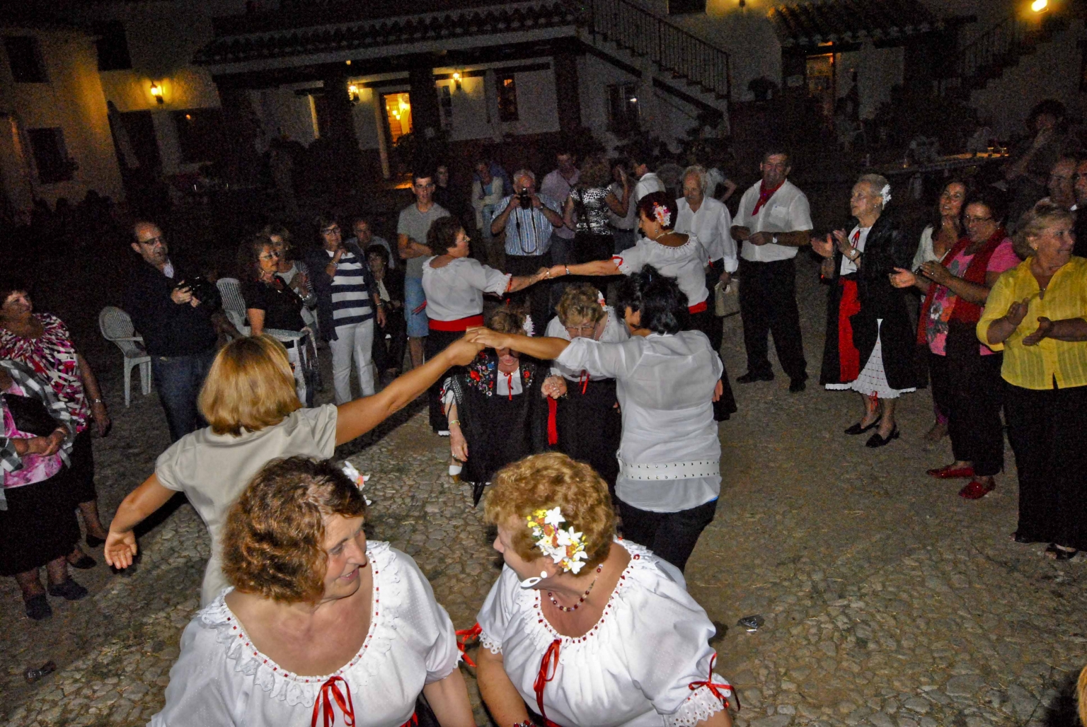 Grupo de Fandangos Verdialeros de Alfarnate. Baile de la Rueda y Música por parte de la Panda de Verdiales de El Borge, en la Era de Cortijo Las Monjas. Valle del Sabar. Alfarnatejo. Alta Axarquía. Costa del Sol Interior. Málaga. Andalucía. España