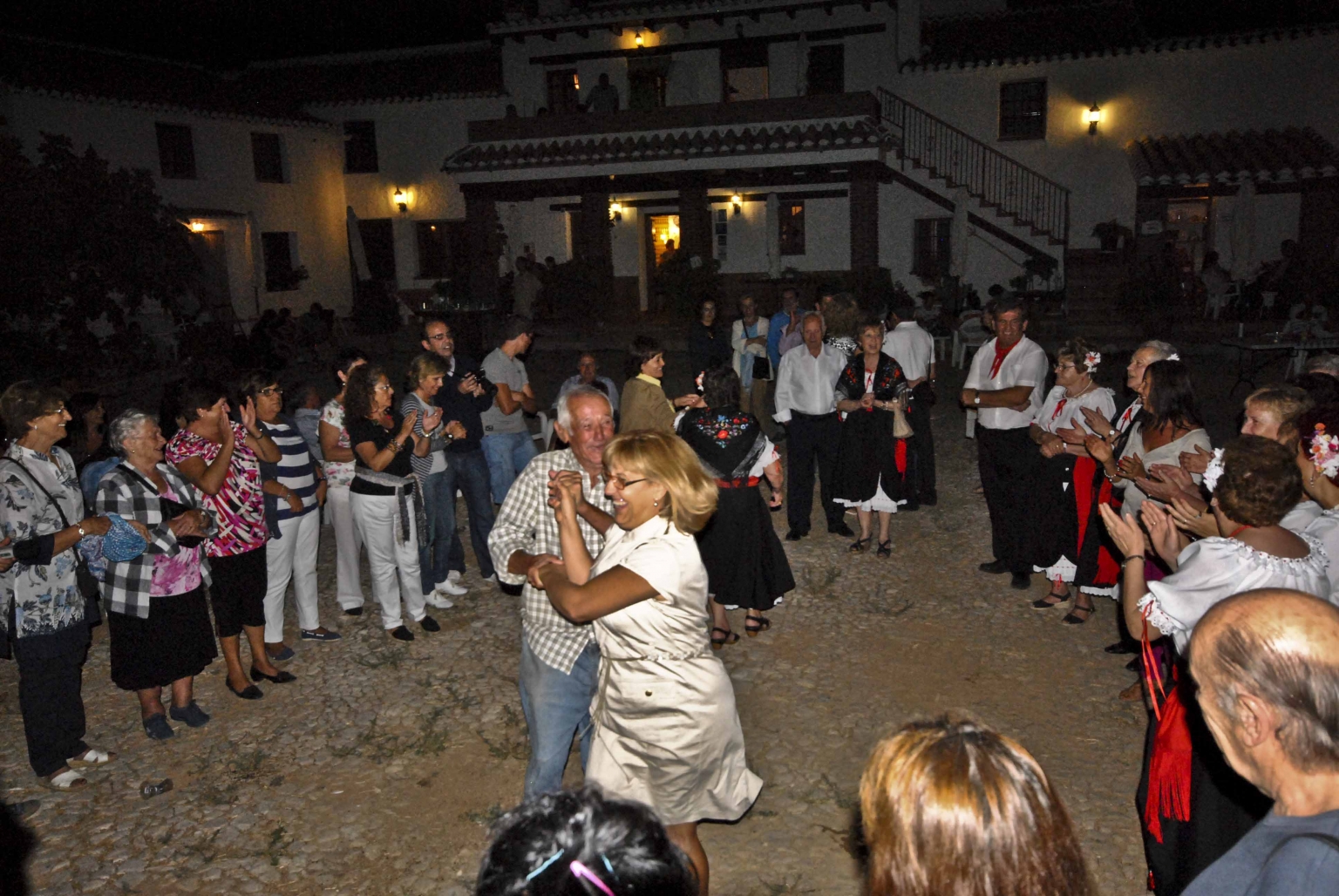 Panda de Verdiales de El Borge y Grupo de Fandangos Verdialeros de Alfarnate, en la Fiesta de las Candelas en el Alojamiento turístico rural Cortijo Las Monjas. Valle del Sabar, entre los municipios de Alfarnatejo y Periana, Alta Axarquía. Costa del Sol Interior. Málaga. Andalucía.