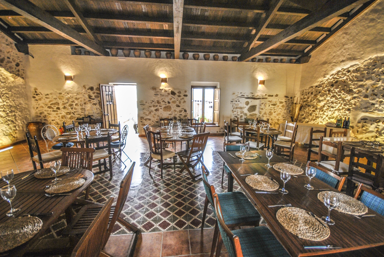 Sala Tinao, tu espacio de celebraciones en Cortijo Las Monjas. Un lugar exclusivo donde celebrar tus reuniones de empresa y familiares. Axarquía, Málaga, Costa del Sol Interior. España